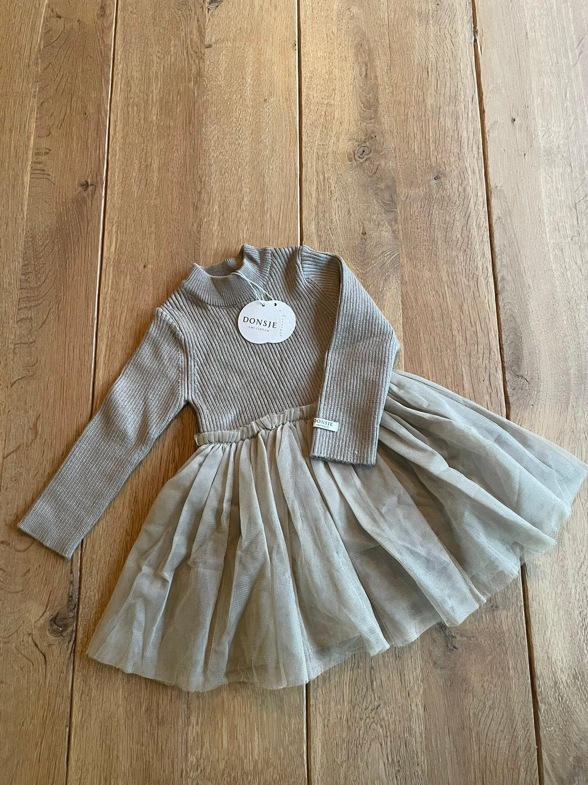 Donsje | Lotus Dress | Taupe | 9-12maand | Nieuw., Ophalen of Verzenden, Nieuw, Meisje, Jurkje of Rokje