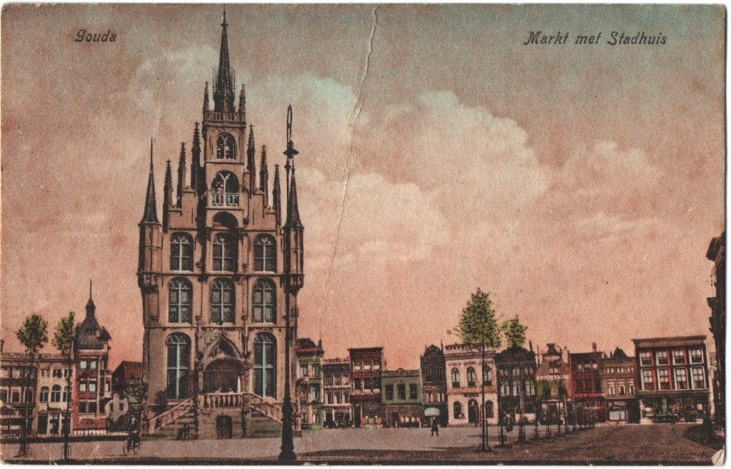 Gouda Markt en Stadhuis met lantaarnpaal, Ophalen of Verzenden, 1920 tot 1940, Gelopen, Zuid-Holland