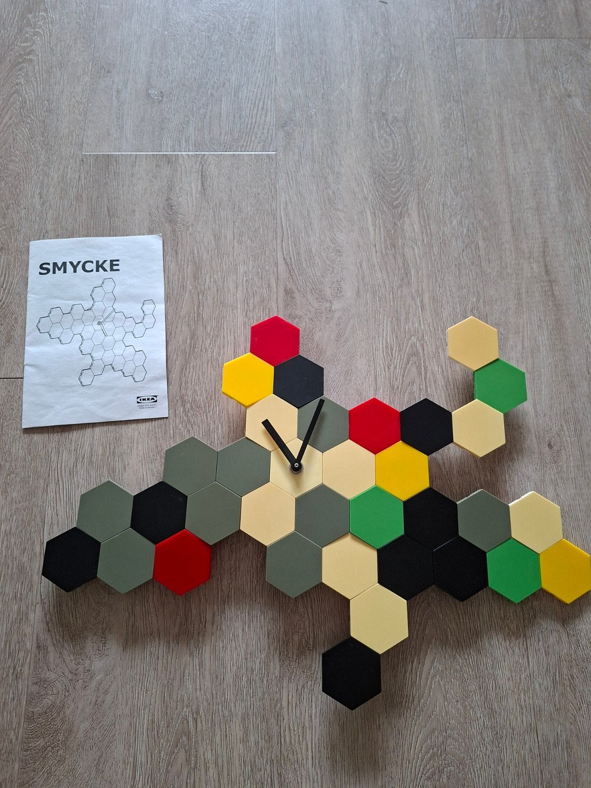 IKEA SMYCKE Wandklok - Modulair Puzzelontwerp Marcus Arvonen, IKEA, Analoog, Werkt op batterijen, Ophalen of Verzenden
