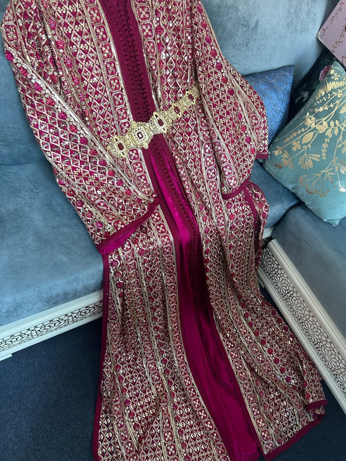 Takshita te huur, Kleding | Dames, Gelegenheidskleding, Maat 38/40 (M), Galajurk, Ophalen of Verzenden, Zo goed als nieuw