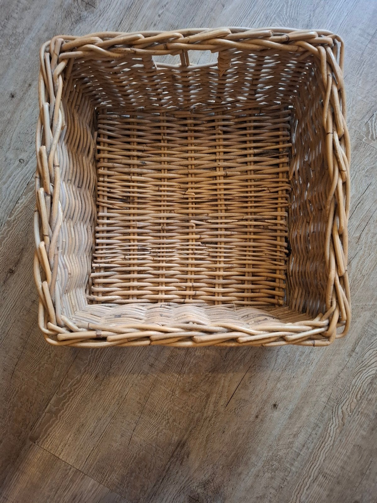 Prachtige rieten mand, Mand, Vierkant, Ophalen of Verzenden, Zo goed als nieuw