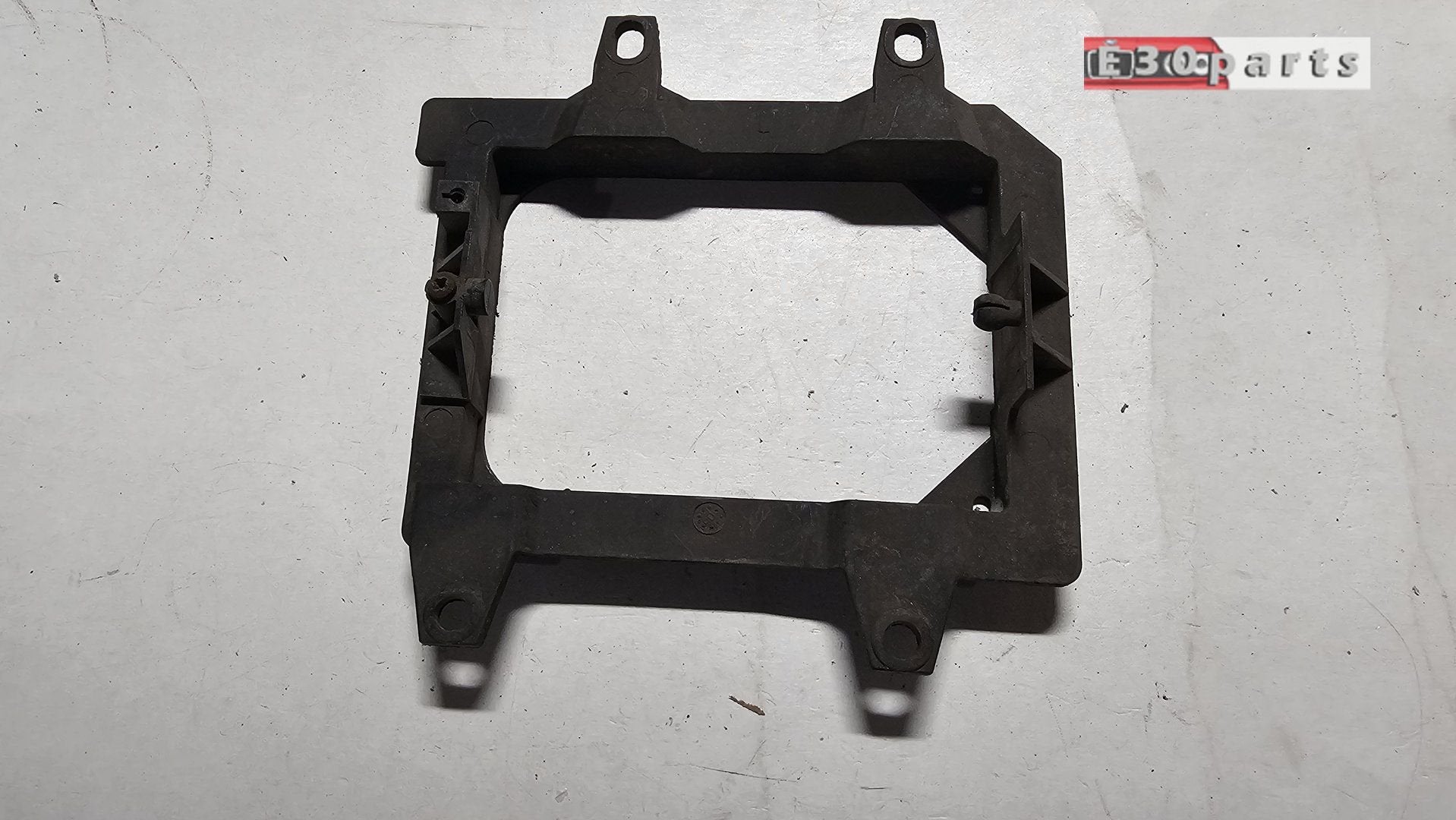 Mistlamp houder links BMW 3 Serie E30 type 2 63171386039 138, Gebruikt, -, Ophalen of Verzenden, -