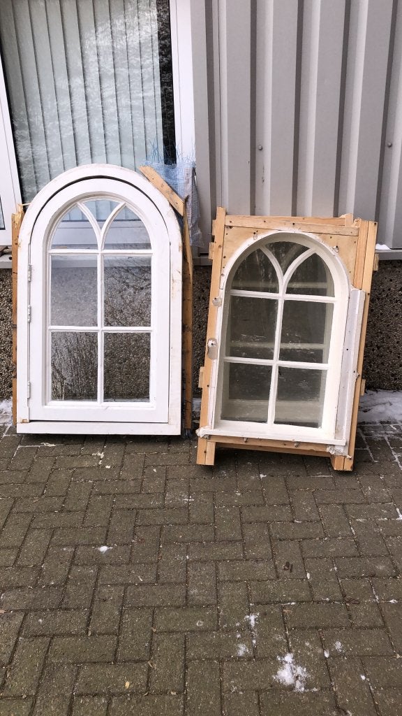 Prachtset van 2 getoogde ramen met smeedijzeren glaslatten, Gevelraam of Ruit, La belle porte, Jurgen.hoogenboezem@gmail.com, Ophalen of Verzenden