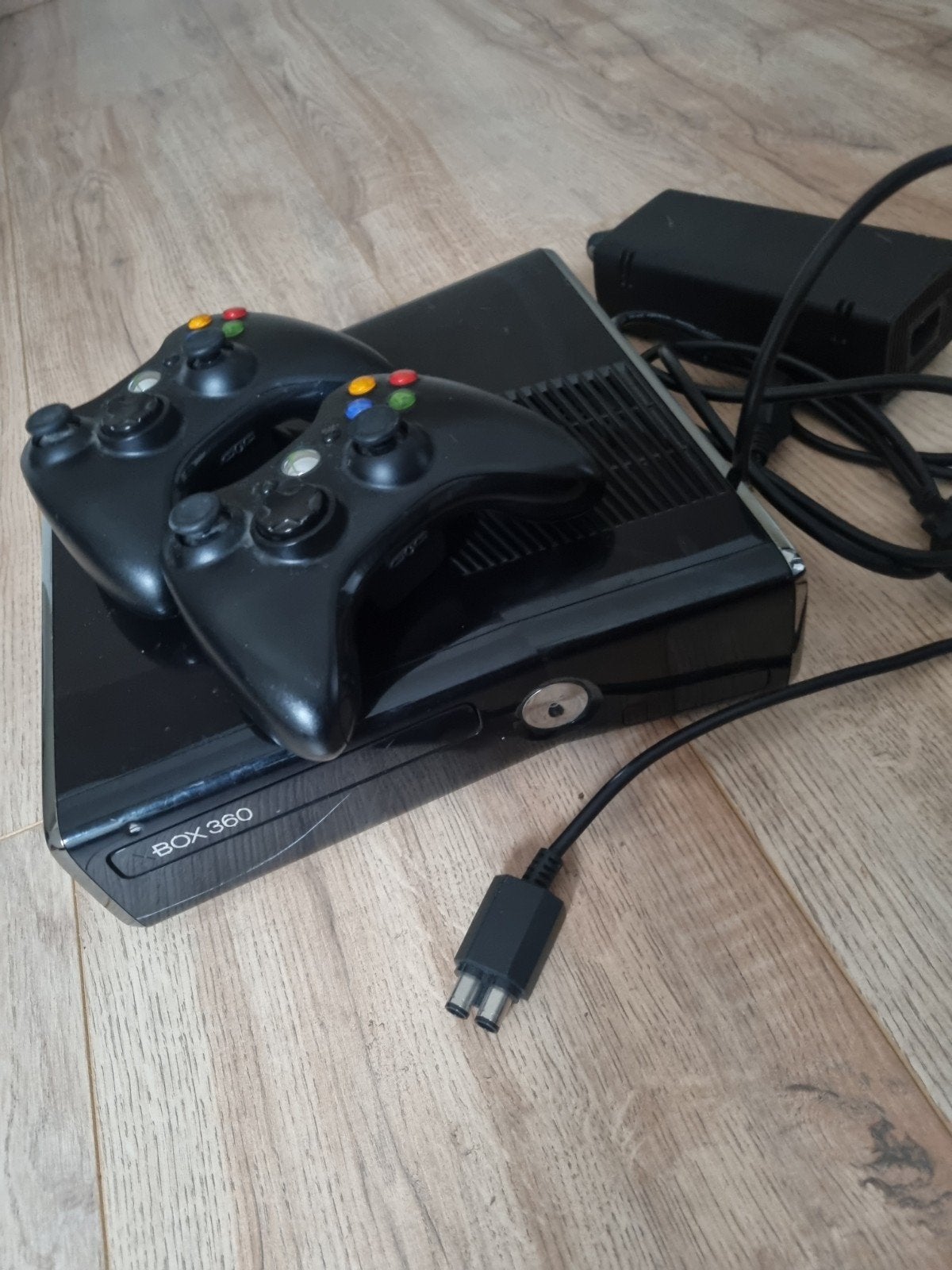 Xbox 360 S met 2 controllers, kleur zwart, Spelcomputers en Games, Spelcomputers | Xbox 360, Ophalen of Verzenden, Gebruikt, Met 2 controllers