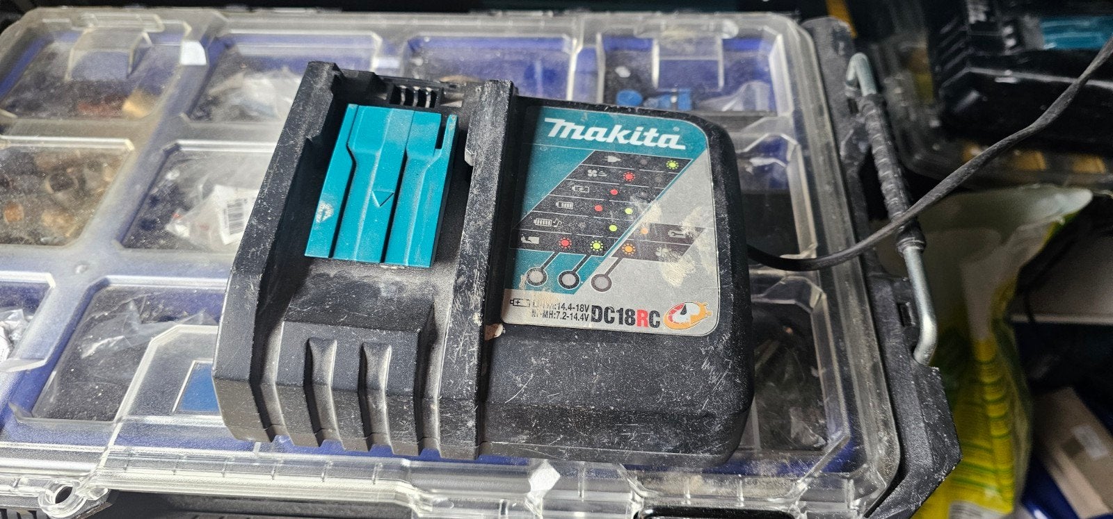 Makita oplader, Ophalen of Verzenden, Gebruikt