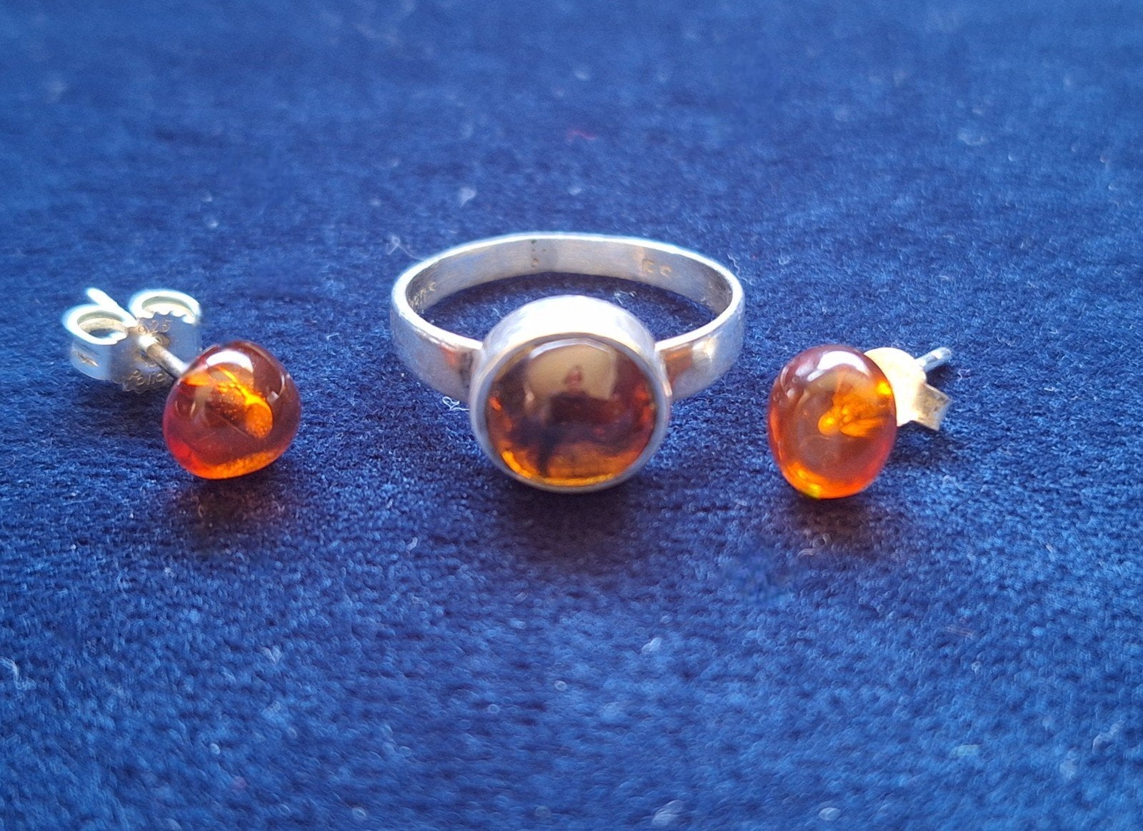 Zilveren ring en oorknopjes met barnsteen, 15 mm, Sieraden, Tassen en Uiterlijk, Ringen, Bruin, Ophalen of Verzenden, Dame of Heer