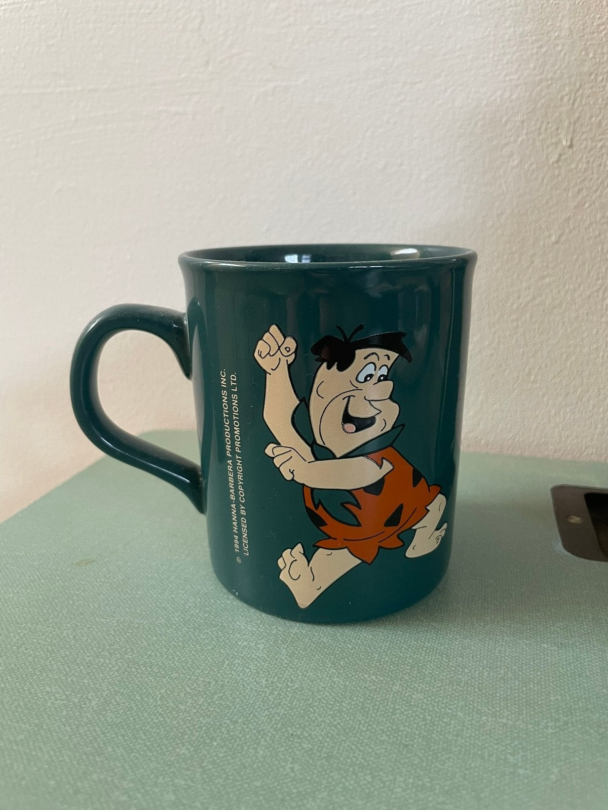 Vintage Fred Flintstone porcelain tea mug, Verzamelen, Ophalen of Verzenden, Overige figuren, Zo goed als nieuw, Beeldje of Figuurtje