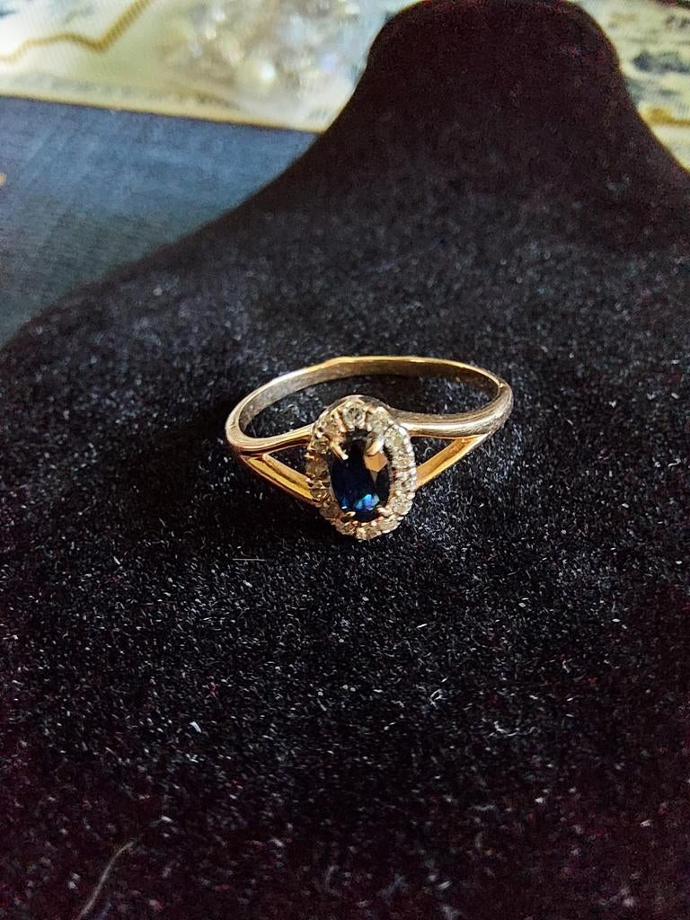 Gouden ring met saffier en diamanten, Sieraden, Tassen en Uiterlijk, Ringen, Ophalen of Verzenden, Zo goed als nieuw, 17 tot 18