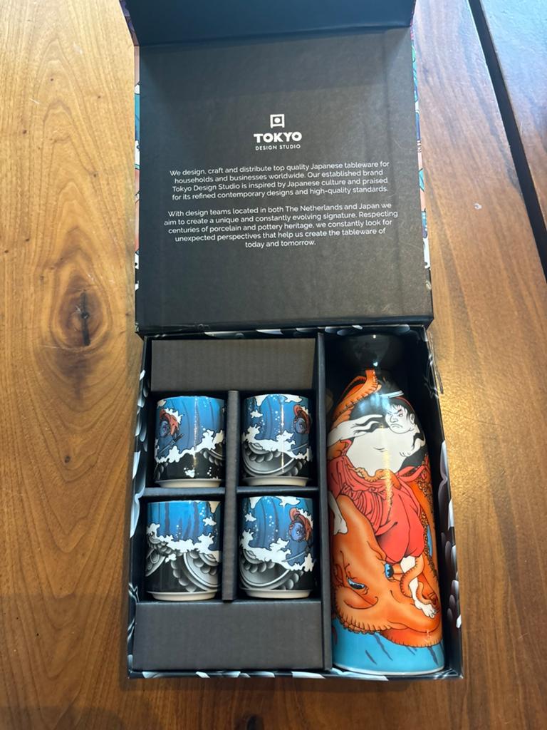 Tokyo Design Studio Sake Set - Nieuw in doos, Nieuw, Ophalen of Verzenden, Overige stijlen, Porselein