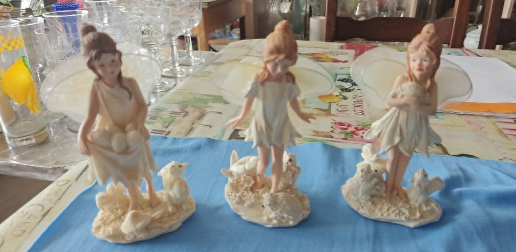 beeldjes 3 elfjes in polychroom met stoffen vleugels, Ophalen of Verzenden, Nieuw, Fantasy