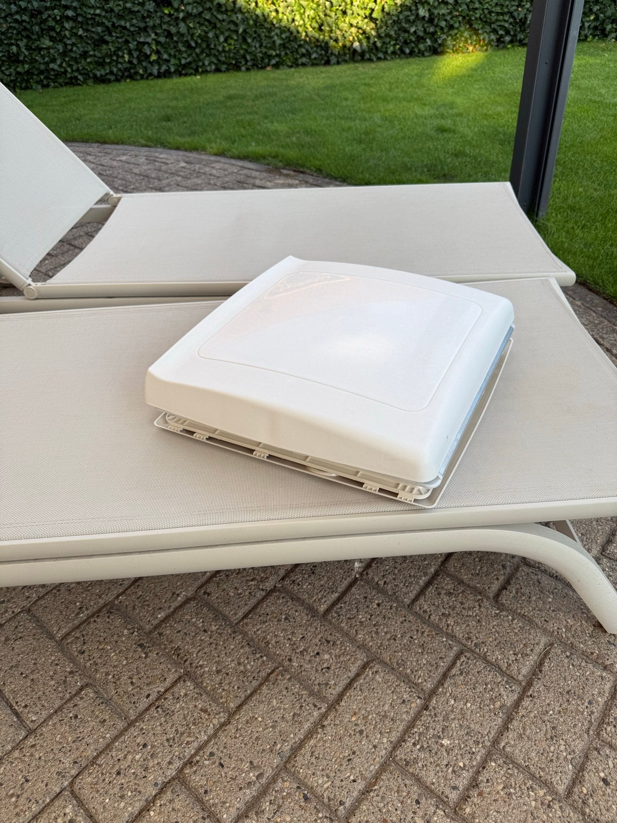 Thule dakventilator 40x40 voor camper/caravan (2022), Ophalen of Verzenden, Zo goed als nieuw