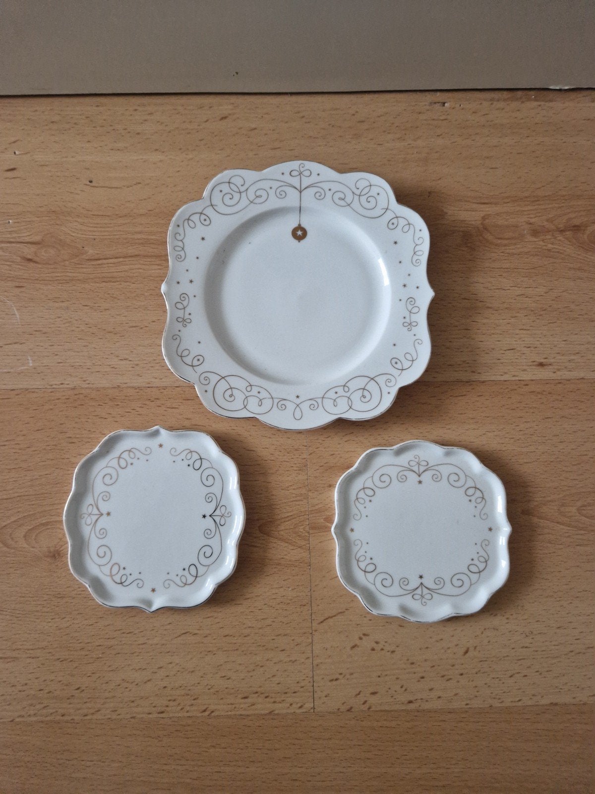 Royal pip christmas bordje schotel wit, Gebruikt, Ophalen of Verzenden, Overige stijlen, Kop(pen) en/of Schotel(s)