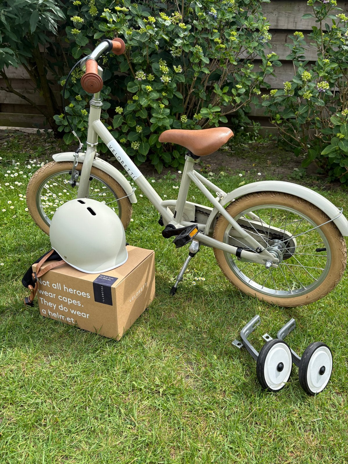 Veloretti Kinderfiets 16 inch, Ophalen, Zo goed als nieuw, 16 tot 20 inch, Zijwieltjes