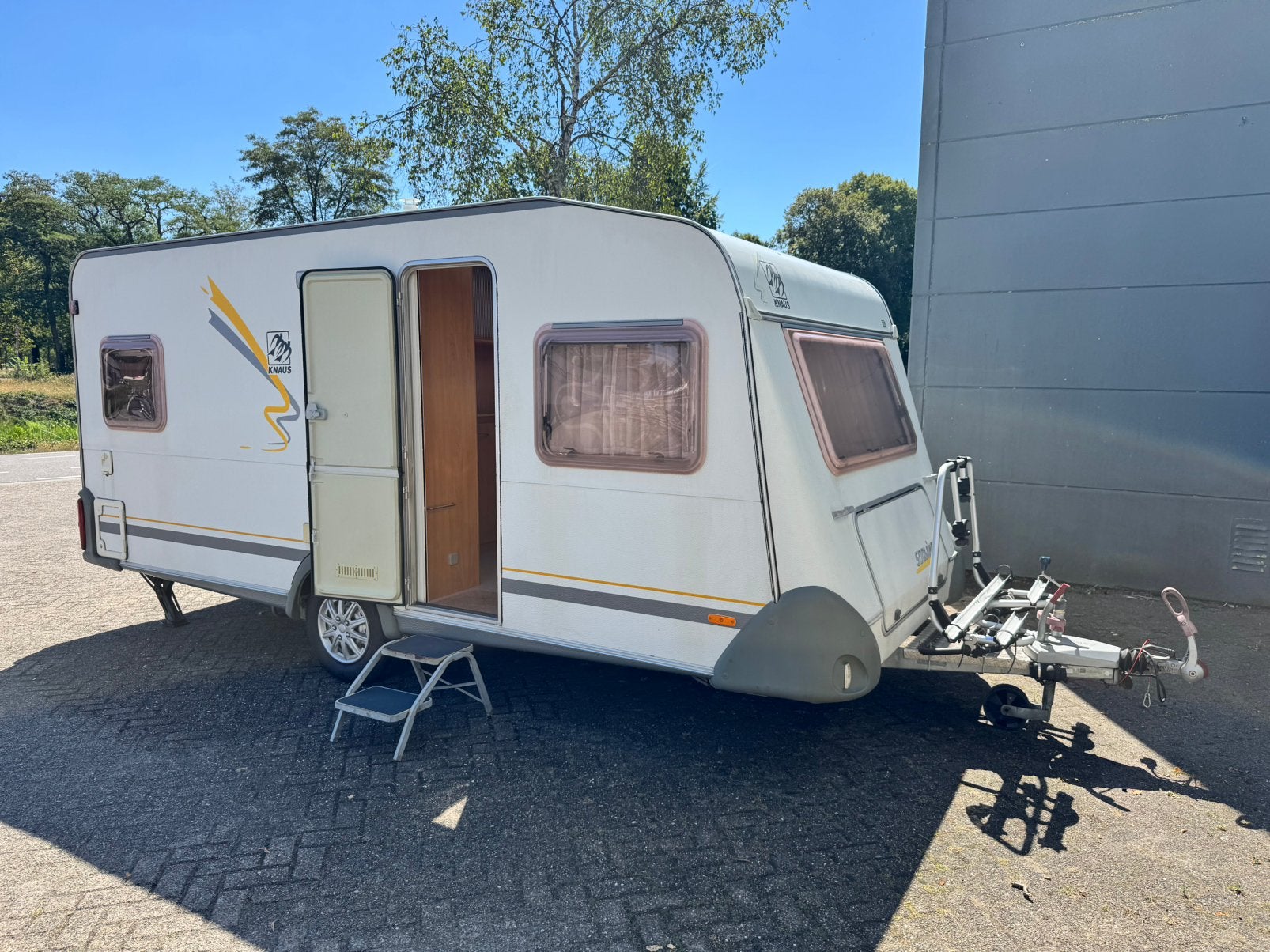 Caravan Knaus Sudwind 450 - Mover en Fietsenrek! BOVAG 2025, Omvormbare zithoek, Rondzit, Bedrijf, 4 tot 5 meter