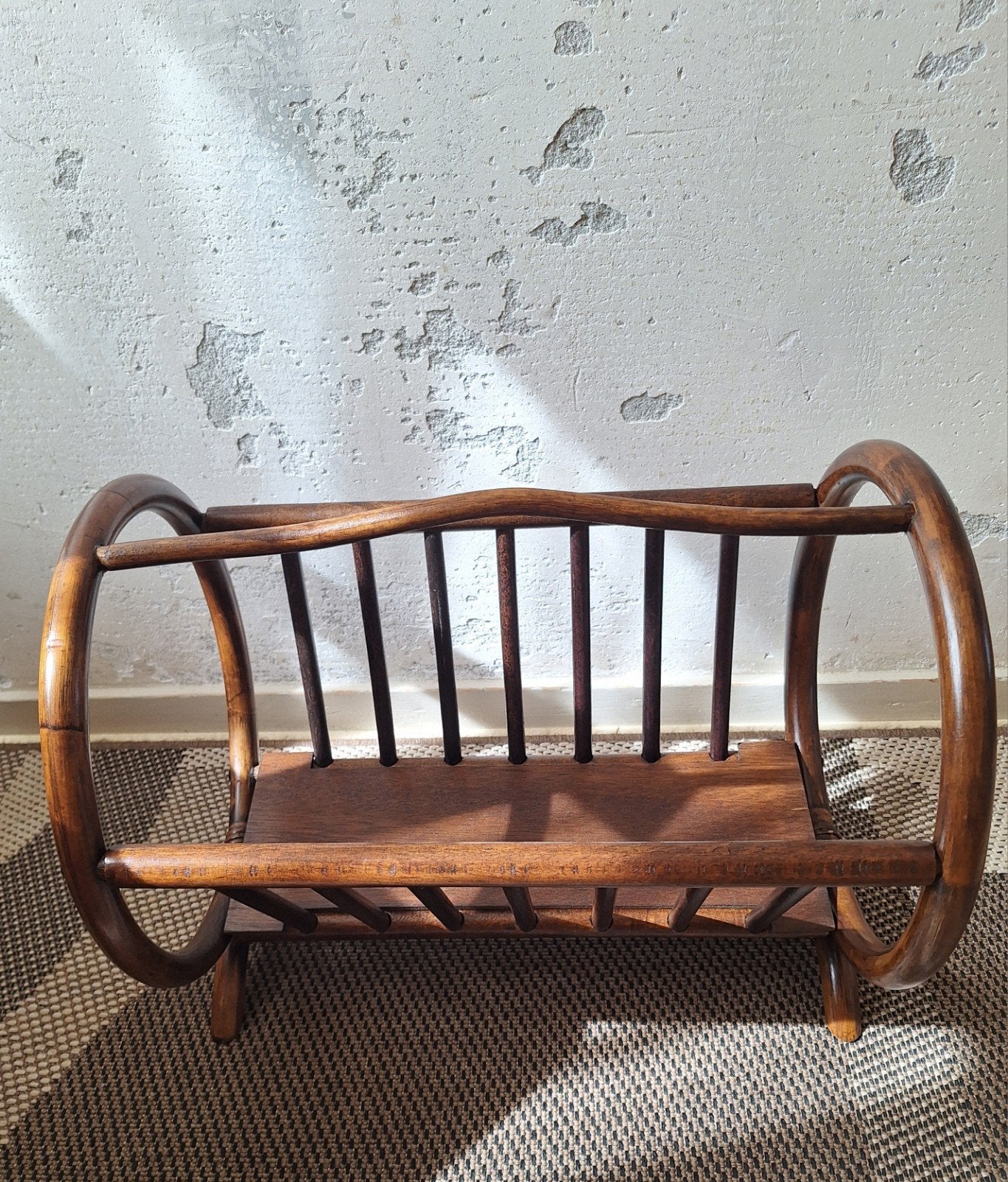 Jaren 70 rotan lectuurhouder rond model, Ophalen of Verzenden