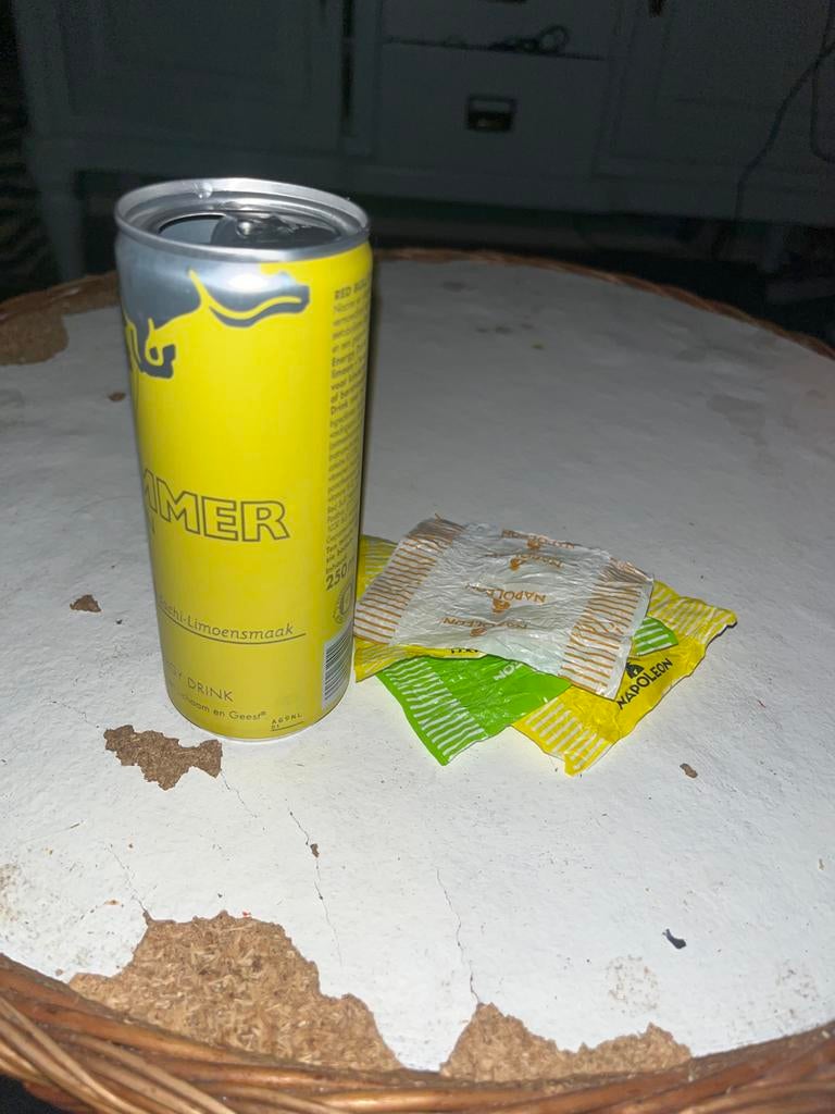 Leeg redbull blijke heerlijk papiertjes opaanvraag met water, Ophalen of Verzenden