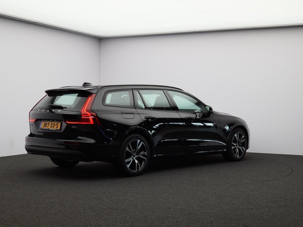Volvo V60 B4 197PK Essential Edition / Adaptive Cruise / Cli, Auto's, Volvo, Stof, 4 cilinders, 1634 kg, Zwart
