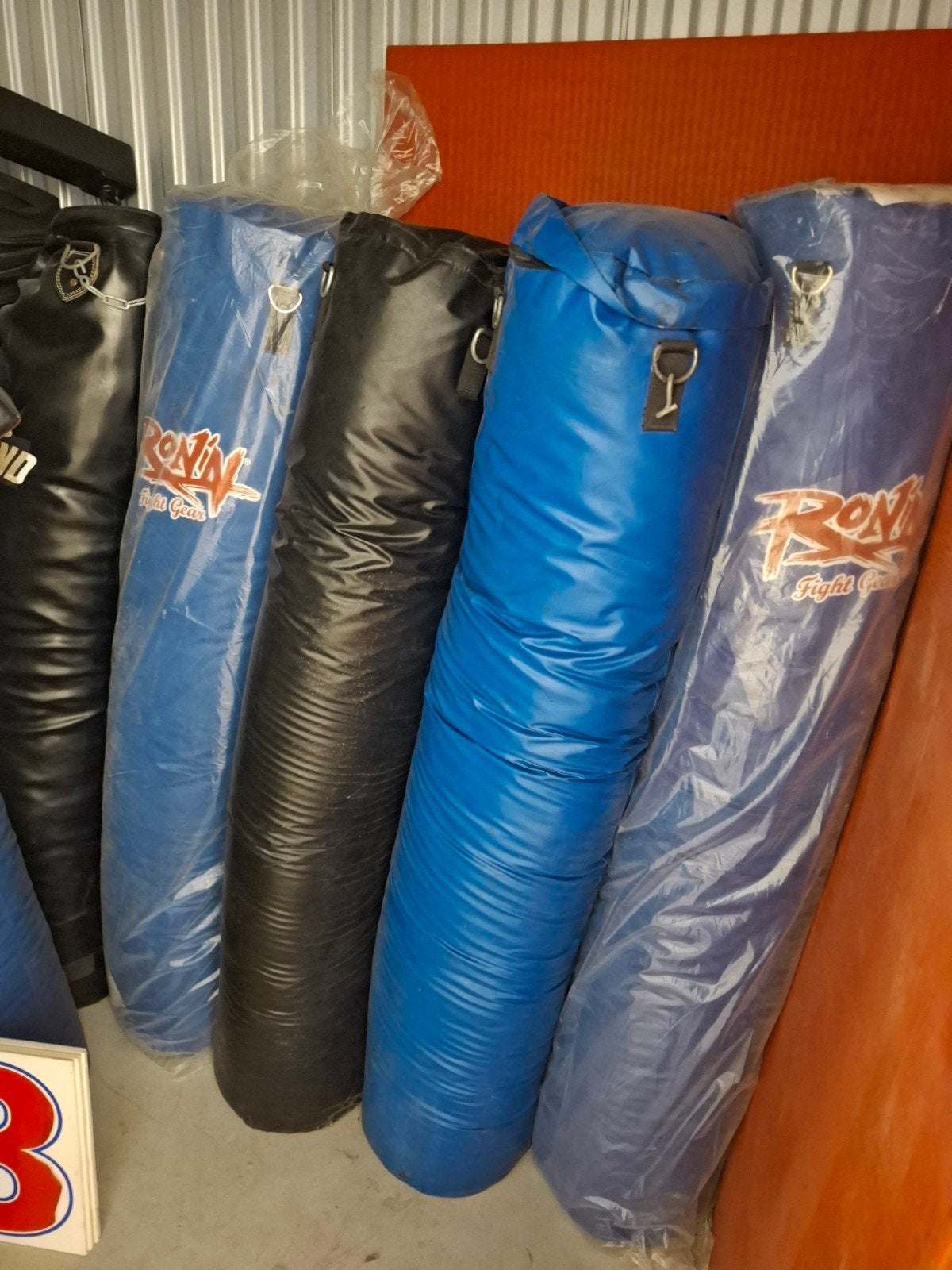 Bokszakken, stootkussens en wandbeugel voor vechtsport, Ophalen, Gebruikt, Overige, Niet van toepassing, diverse fabrikanten