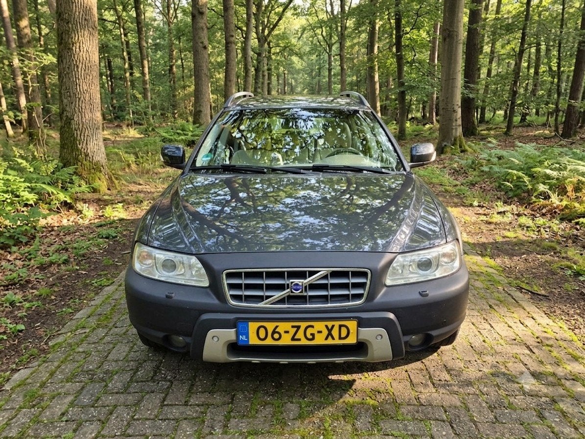 Volvo XC70 2.5 T AWD Summum | Dealer Onderhouden!, Auto's, Volvo, Automaat, Euro 5, 1800 kg, Beige