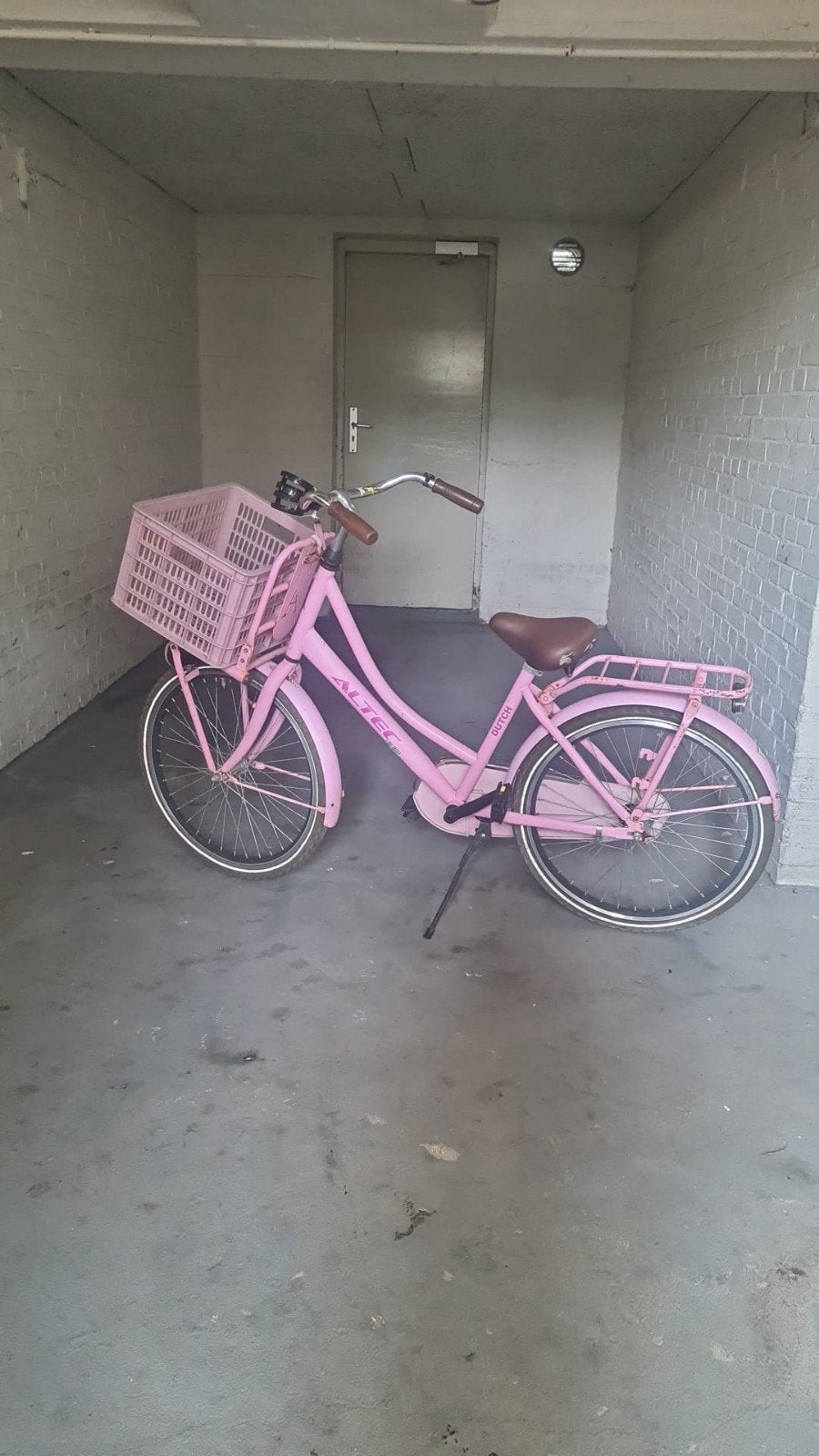 Roze kinderfiets Altec Dutch 24 inch met mand, Ophalen, Altec, Gebruikt, Terugtraprem