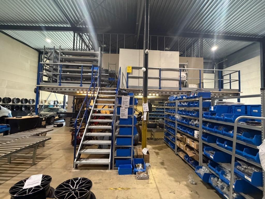 Entresol mezzanine vloer, Ophalen