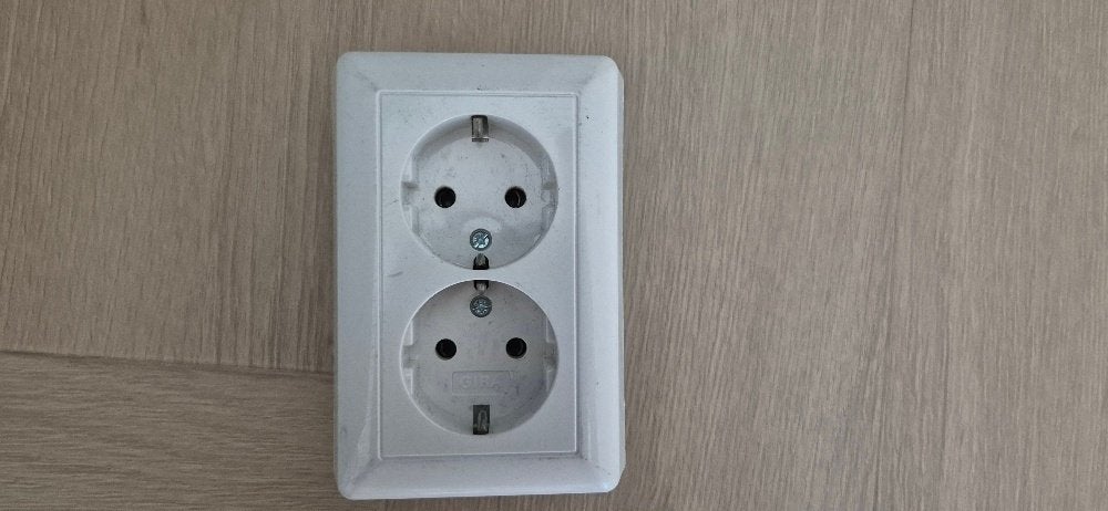 Gira stopcontact met 2 contactopeningen, Ophalen, Gebruikt, Gira, Stopcontact
