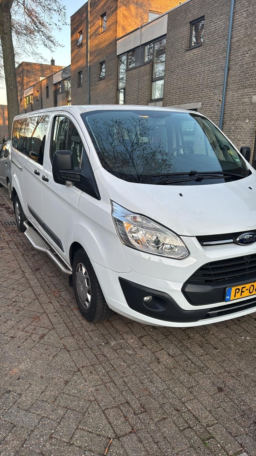 Te huur Ford Transit Kombi  2.0 Diesel 9 persoons 1:17