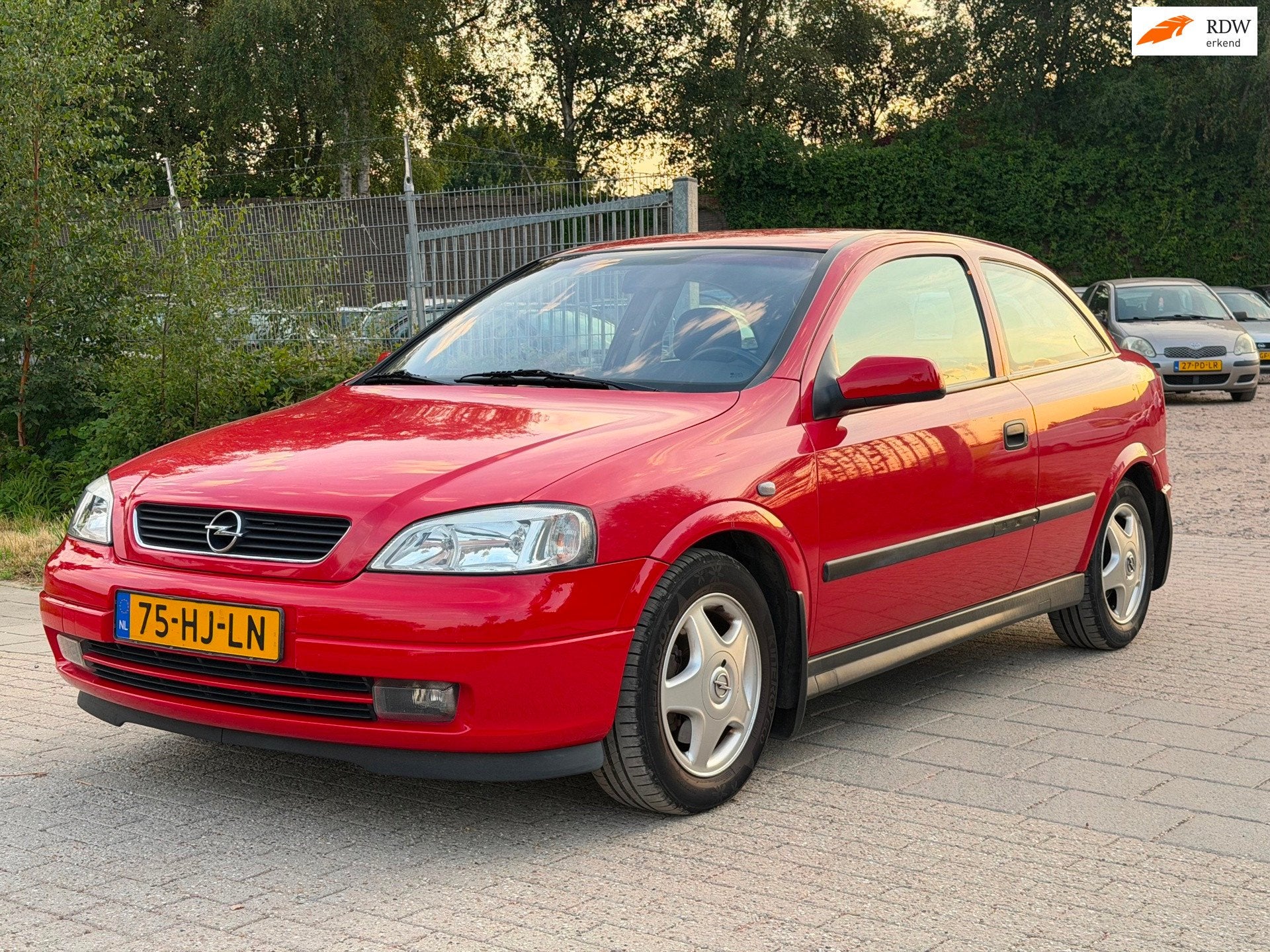 Opel Astra 2.2-16V Comfort Automaat Airco, Gebruikt, 4 cilinders, 610 kg, Origineel Nederlands