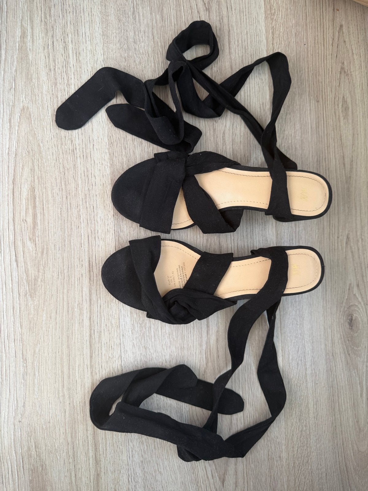 H&M Zwarte Sandalen met Bandjes - Maat 37, Zwart, Zo goed als nieuw, Sandalen of Muiltjes, Ophalen of Verzenden