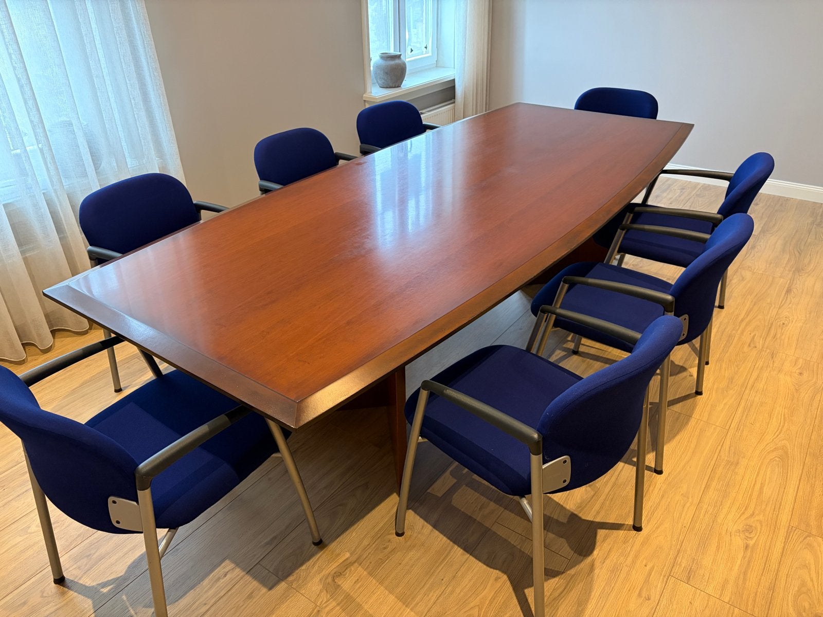Vergader-/eettafel met 8 armstoelen - 120x280 cm, Ophalen