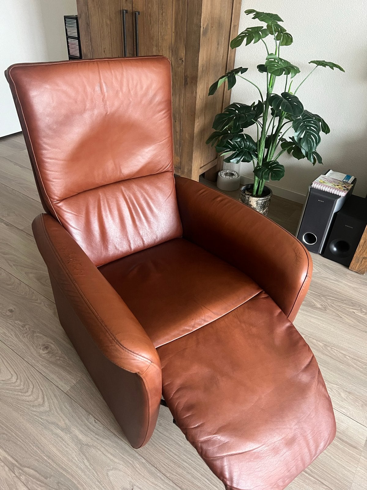 Foto 3 van Comfortabele leren relaxfauteuil - Cognacbruin