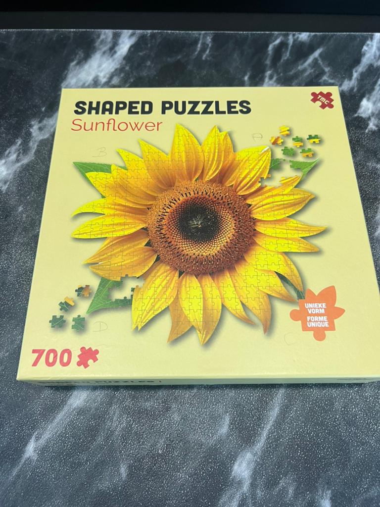 MTC puzzel 700 stukjes Shaped zonnebloemen, Ophalen of Verzenden, 500 t/m 1500 stukjes, Zo goed als nieuw