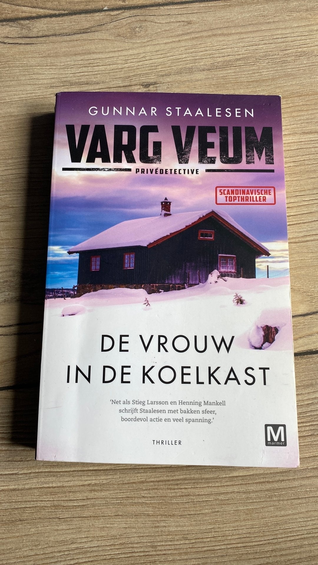 Varg Veum: De Vrouw in de Koelkast - Gunnar Staalesen, Boeken, Ophalen of Verzenden, Zo goed als nieuw, Scandinavië