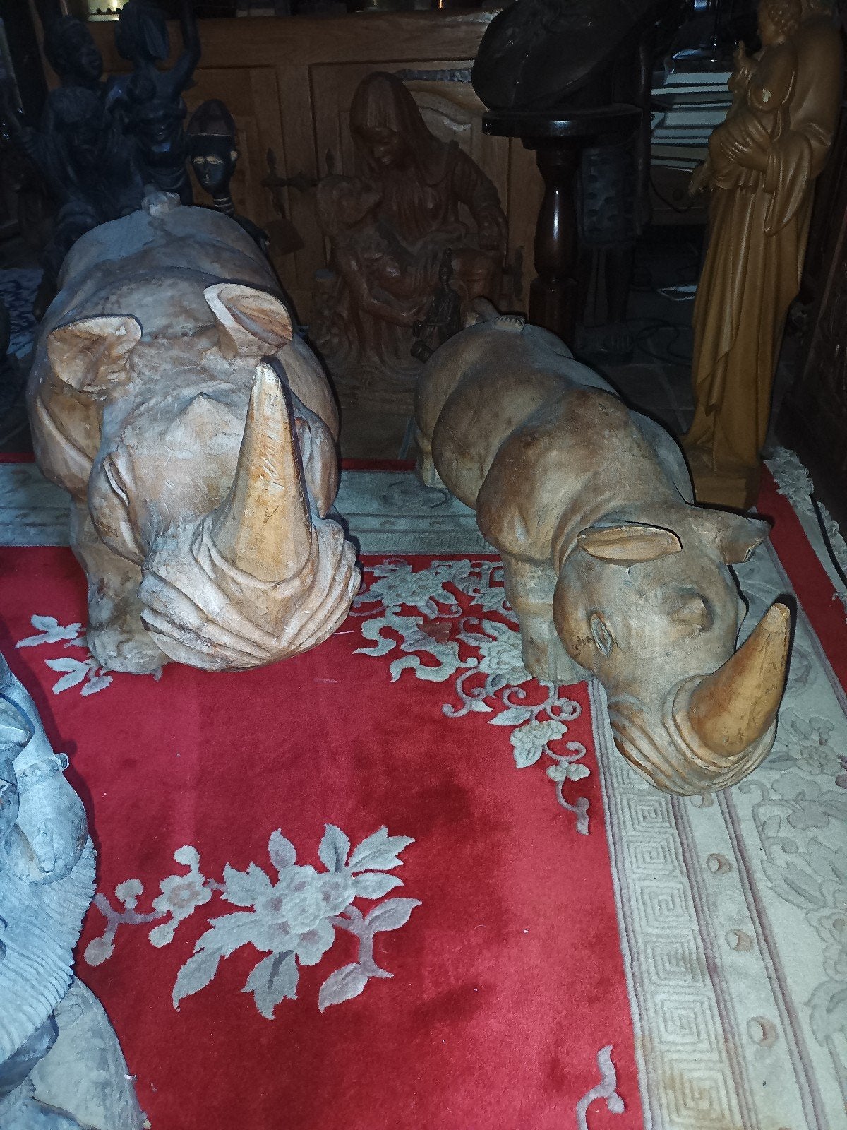 Set van 2 handgesneden houten neushoorn beelden, Beeld, Hout, Bruin, Overige stijlen