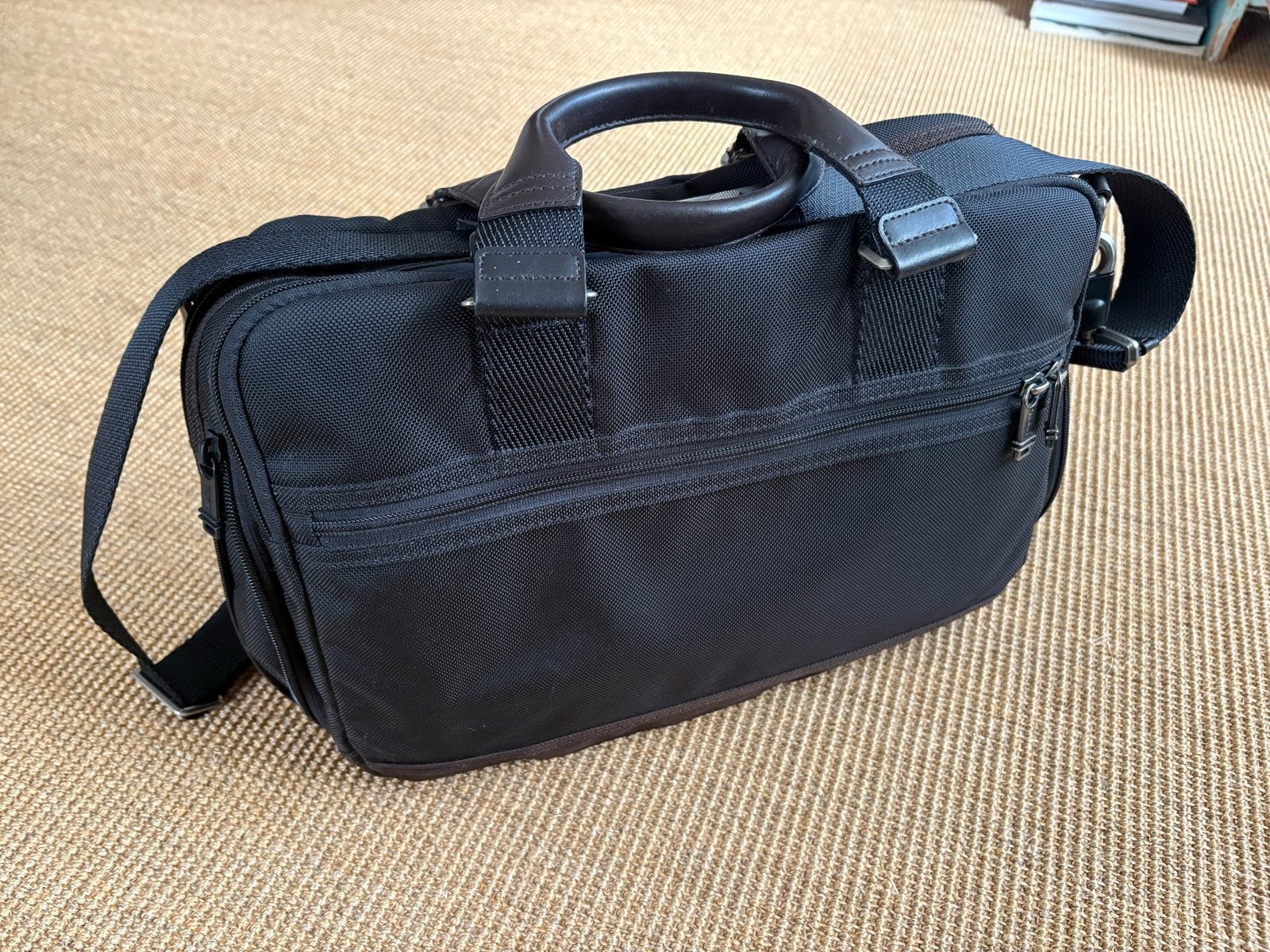 Foto 4 van Tumi Laptoptas - Bruin/Zwart, Zo goed als nieuw