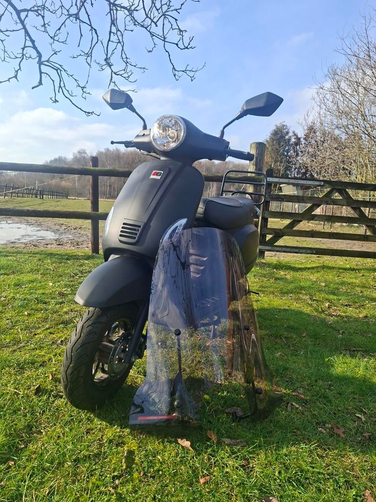 Killerbee VXL scooter met rookglas windscherm, Ophalen, Zo goed als nieuw, Overige typen, Overige merken