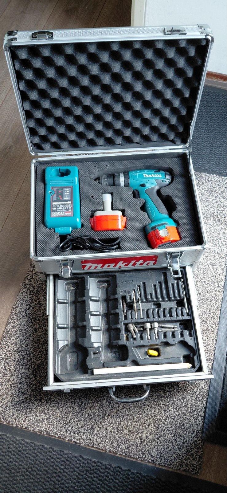 MAKITA schroefboormachine machine, Doe-het-zelf en Verbouw, Gereedschapskisten, Ophalen