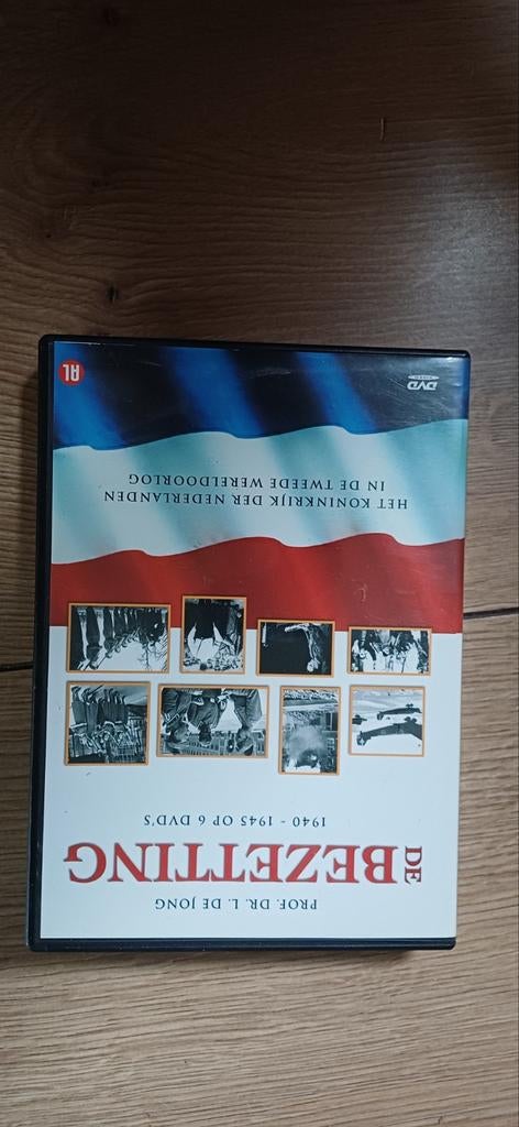 Dr. L. de Jong - De Bezetting, Alle leeftijden, Ophalen of Verzenden, Zo goed als nieuw, Oorlog of Misdaad