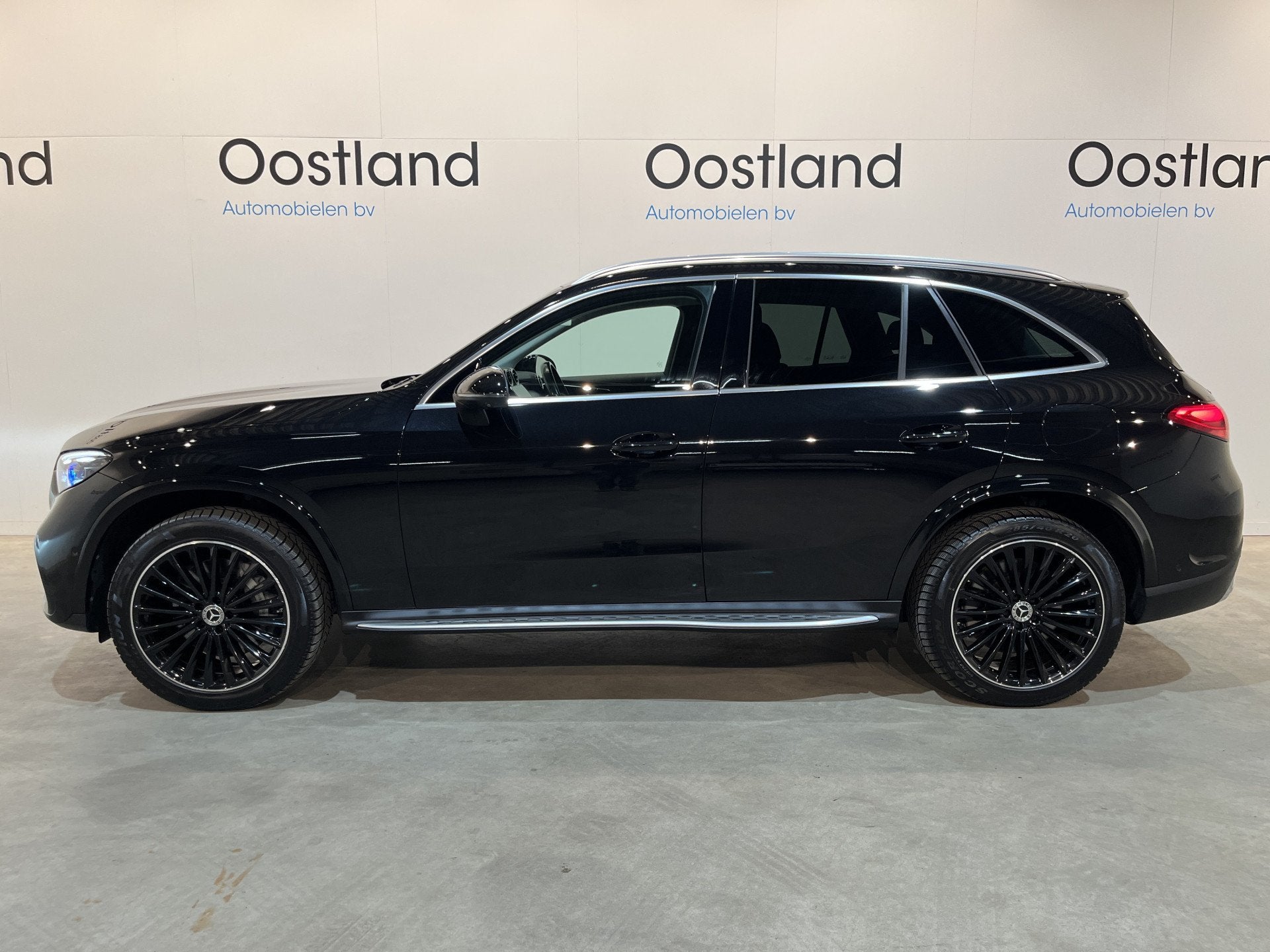 Mercedes-Benz GLC 300e 4MATIC AMG Line / Pano. Schuifdak / 3, Auto's, Automaat, Gebruikt, Zwart, Vierwielaandrijving