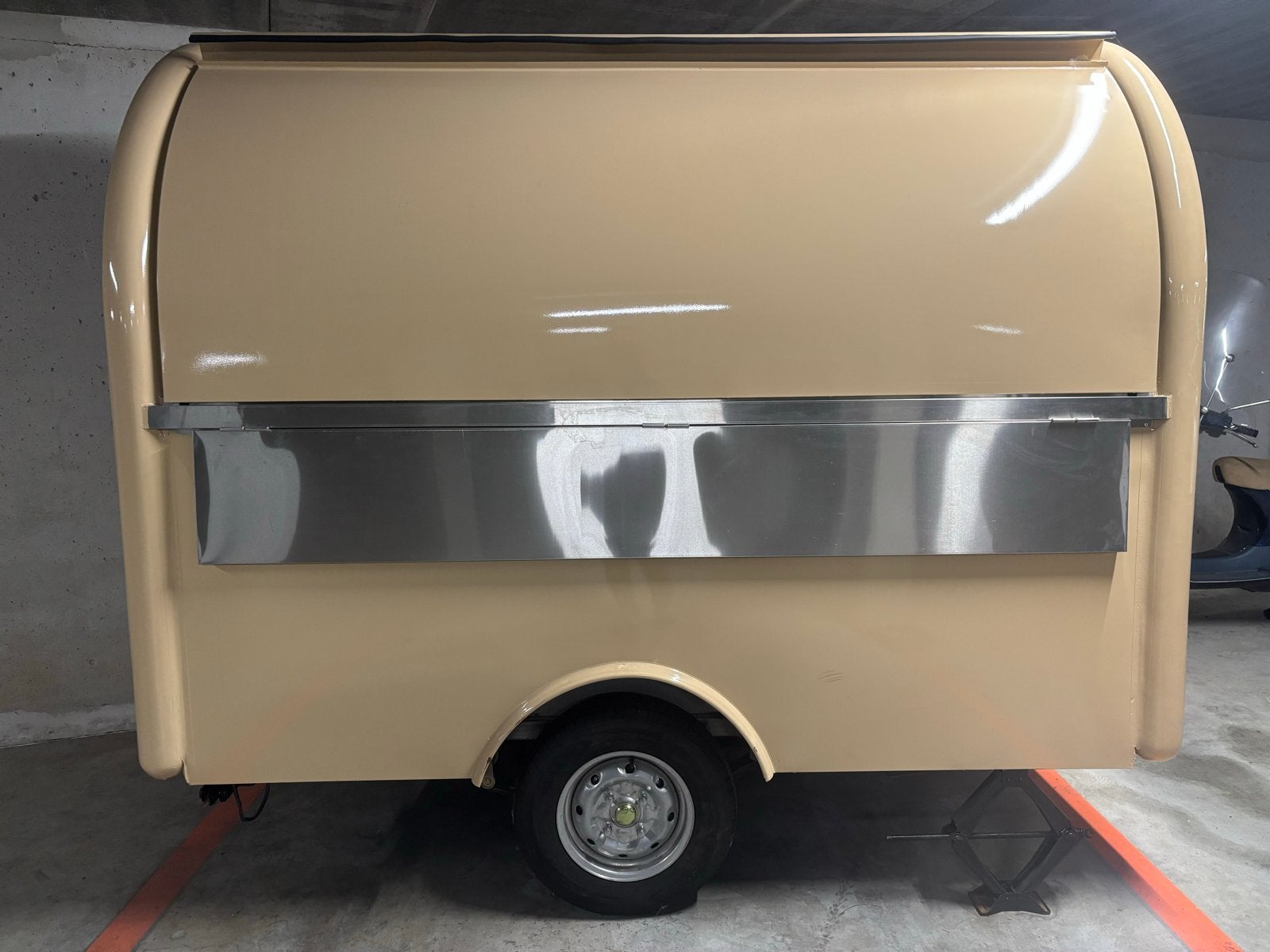 Veelzijdige Foodtrailer/Foodtruck/Verkoopwagen - Beige, Ophalen