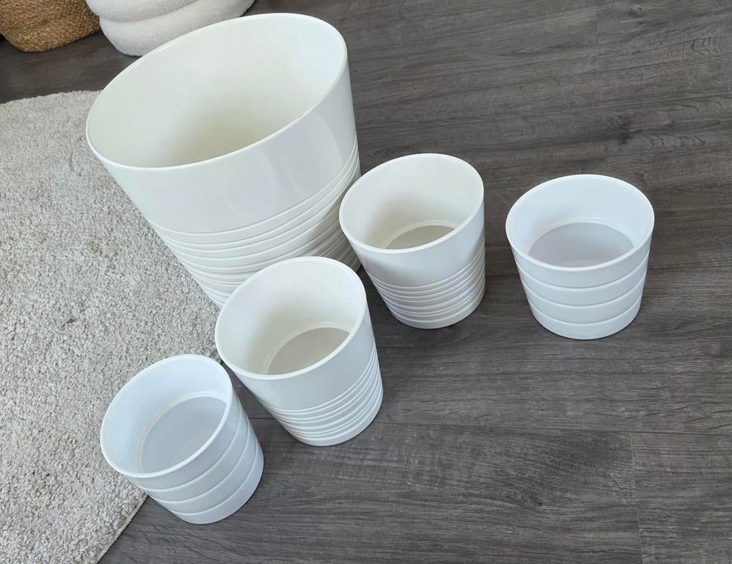Gratis Ikea bloempotten (5), Tuin en Terras, Bloempotten, Aardewerk, Minder dan 40 cm, 25 tot 40 cm, Rond, Ophalen