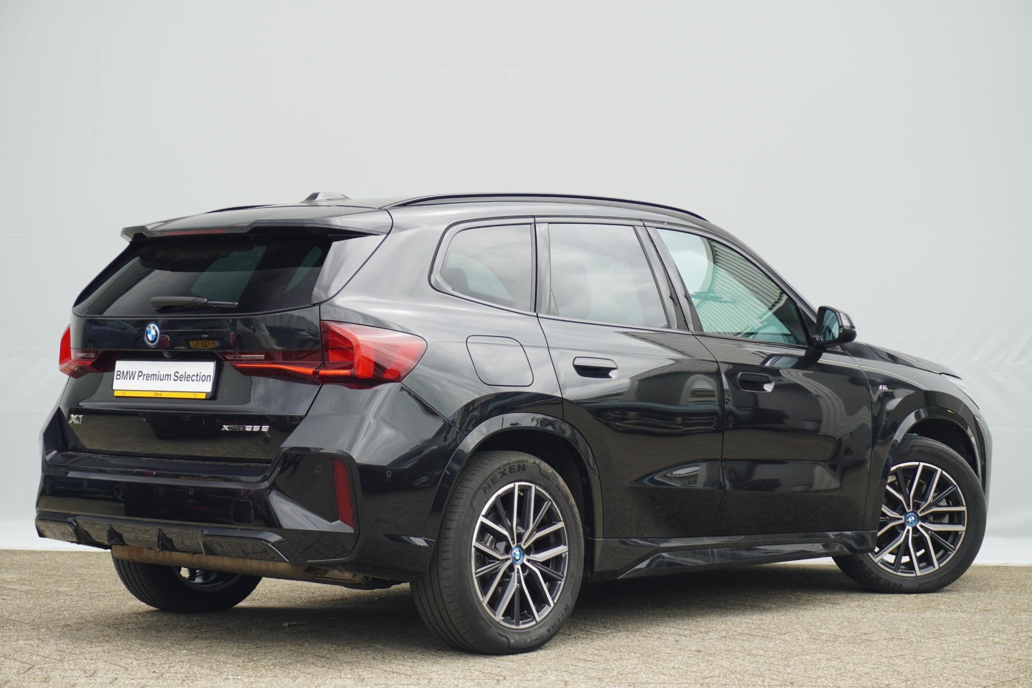 BMW X1 xDrive25e | M Sportpakket | Panoramadak | Trekhaak |, Auto's, Gebruikt, Bedrijf, Vierwielaandrijving, Hybride Elektrisch/Benzine