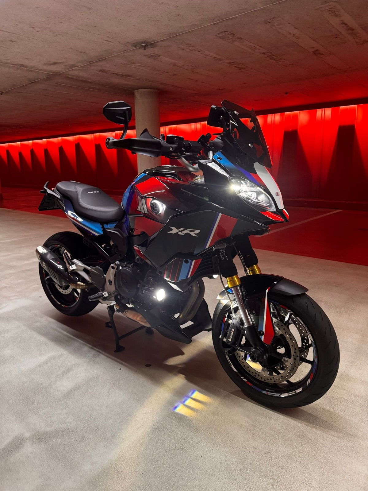 BMW F 900 XR | M Competition Stickerset | A2, 2 cilinders, Handvatverwarming, Gebruikt, 900 cc