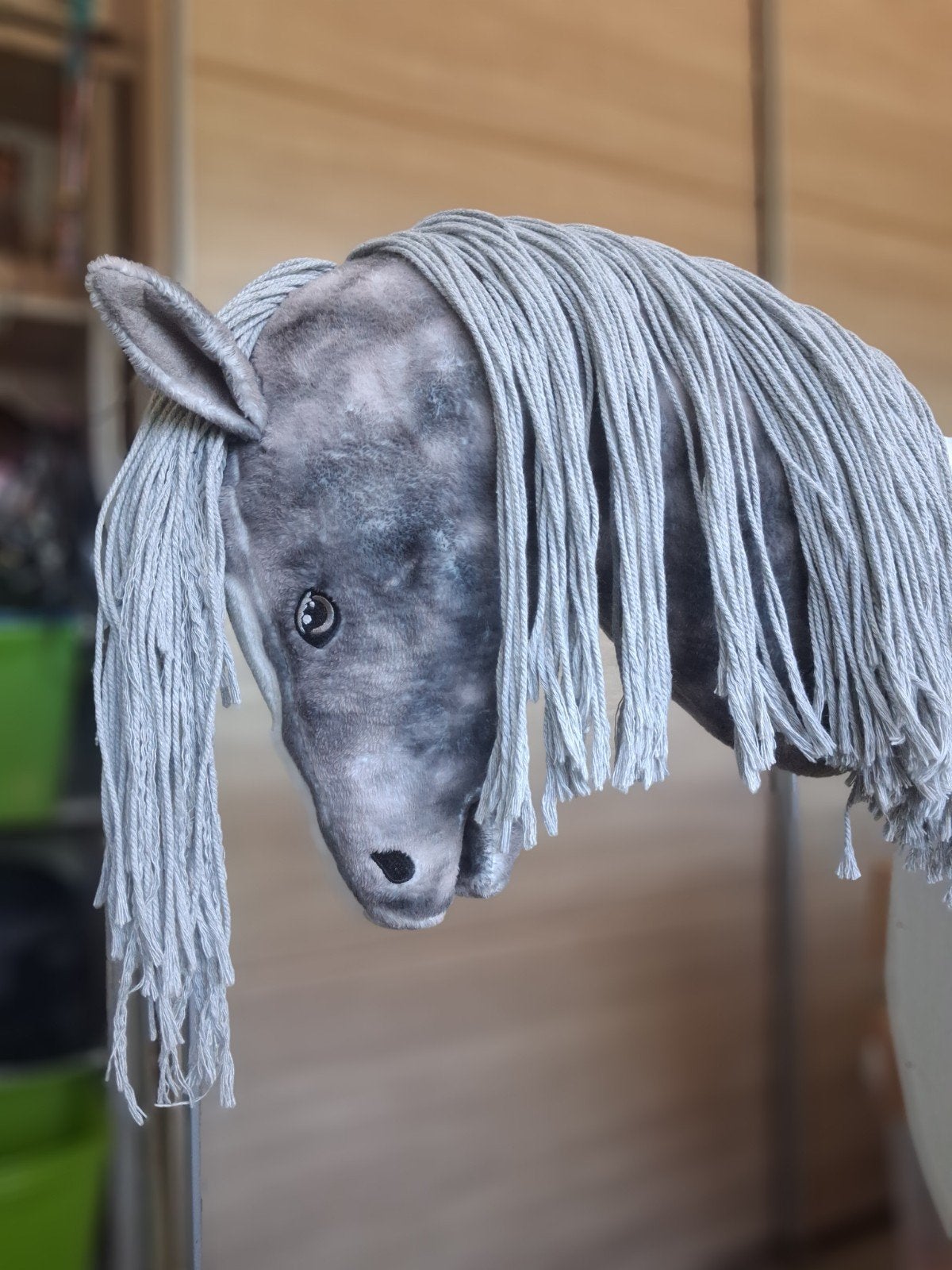 Hobbyhorse grijs met lange manen, Ophalen, Zo goed als nieuw, Jongen of Meisje