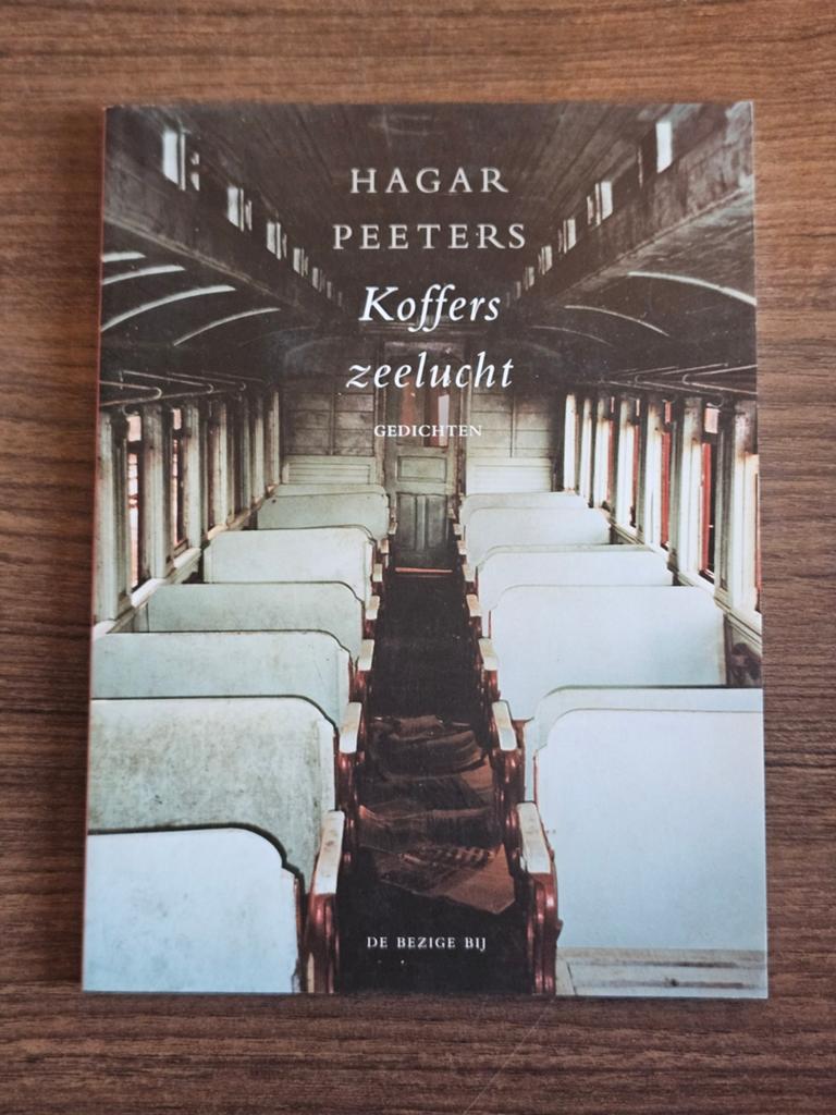 Hagar Peeters - Koffers zeelucht, Gelezen, Ophalen of Verzenden, Hagar Peeters