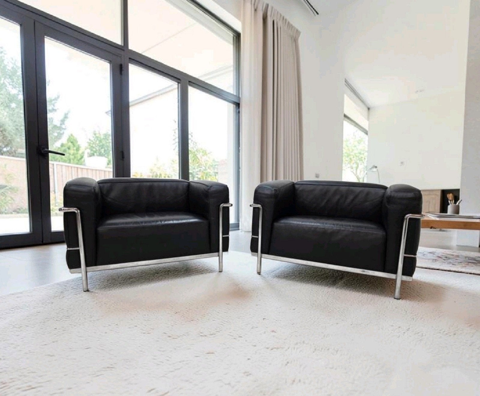 2x Cassina LC3 design fauteuil Le Corbusier, Huis en Inrichting, Fauteuils, Ophalen of Verzenden