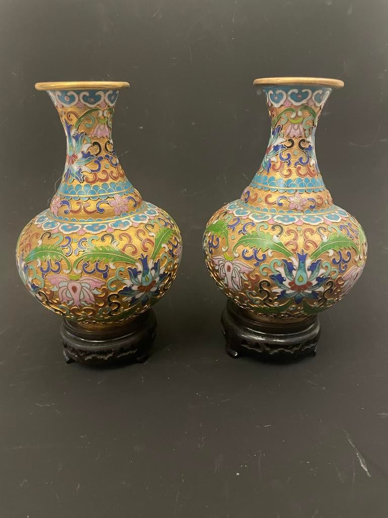 Set van 2 Geëmailleerde Chinese Vazen op Houten Voet, Ophalen of Verzenden
