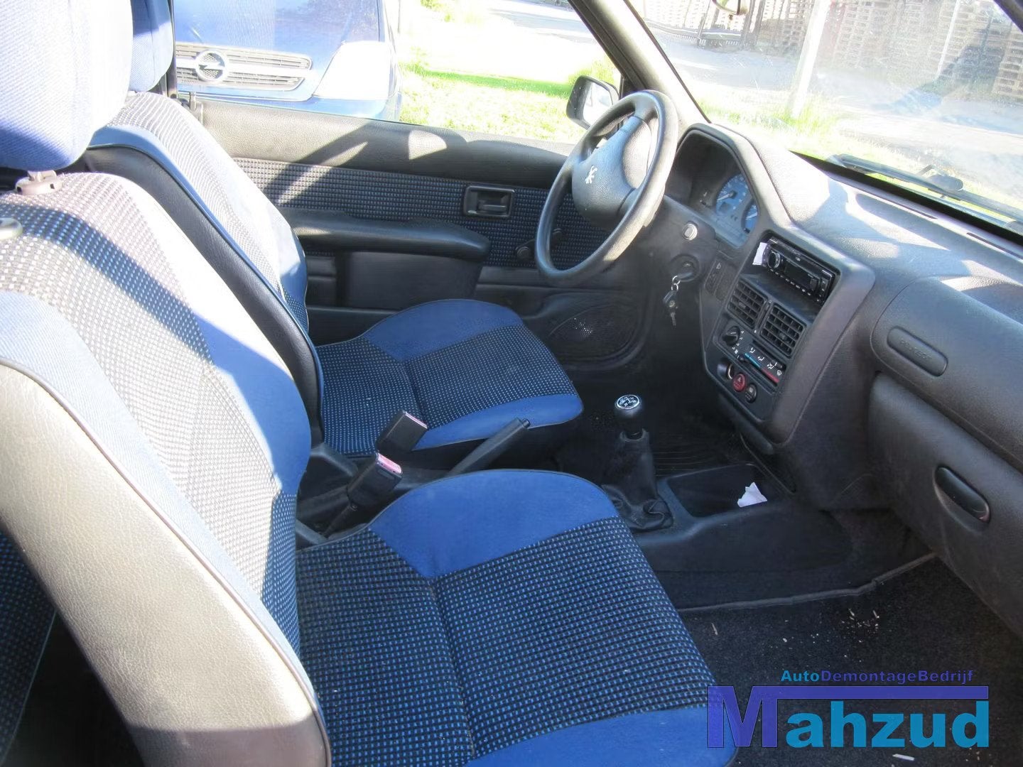PEUGEOT 106 BLAUW INTERIEUR 3 DEURS COMPLEET, Taurusavenue 1
2132 LS  Hoofddorp, NL, Gebruikt, Contact.group@renault.com, Stellantis N.V.