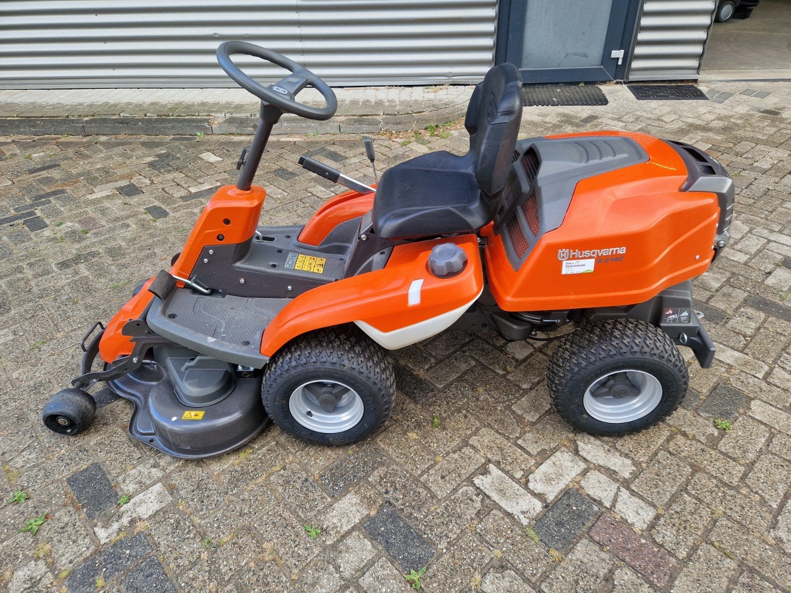 Tekoop: Husqvarna Rider R214C demo., Ophalen, Zo goed als nieuw