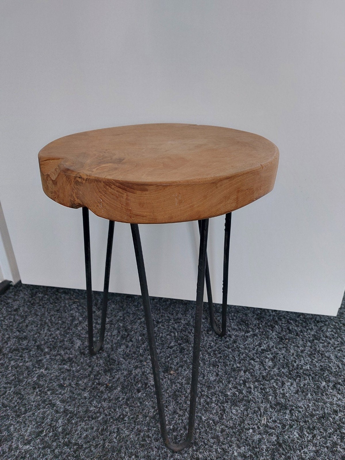 Bijzettafel..teakhout. Ijzeren zwart onderstel, Huis en Inrichting, Tafels | Bijzettafels, Ophalen, Rond, Minder dan 55 cm, 45 tot 60 cm